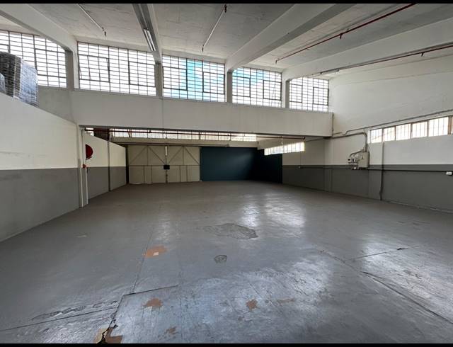 3,650M² WAREHOUSE FOR SALE IN LONGDALE
